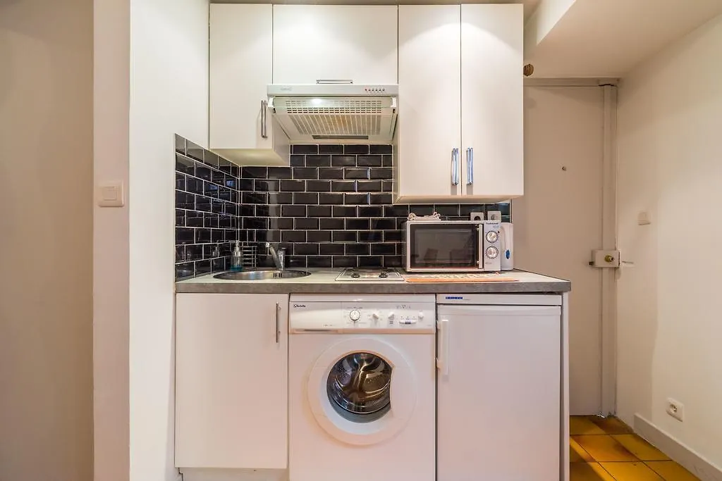 Studio At Colonel Fabien Apartment *