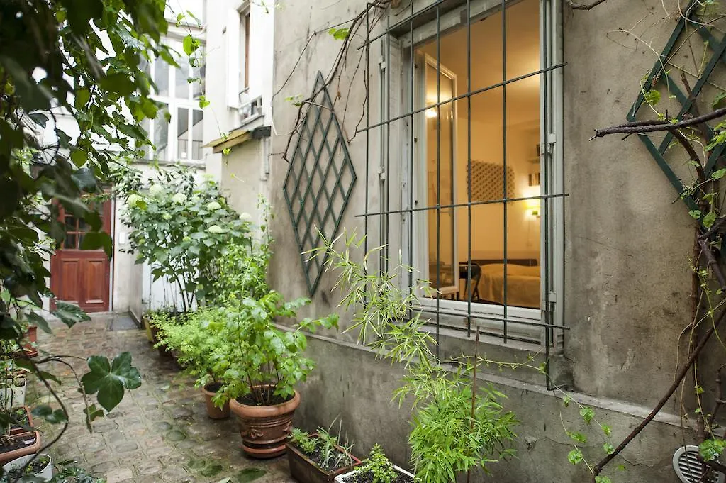 Studio At Colonel Fabien Paris
